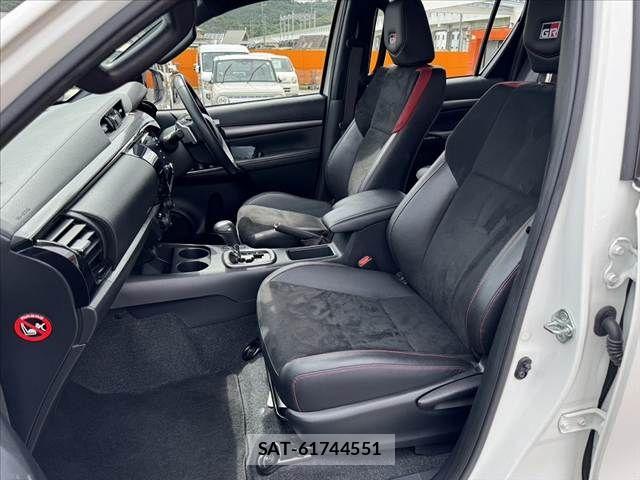 Toyota HILUX 2022-09 8371723-17