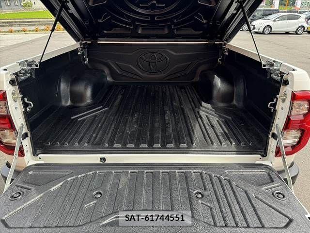 Toyota HILUX 2022-09 8371723-19