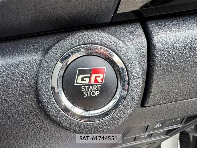 Toyota HILUX 2022-09 8371723-21