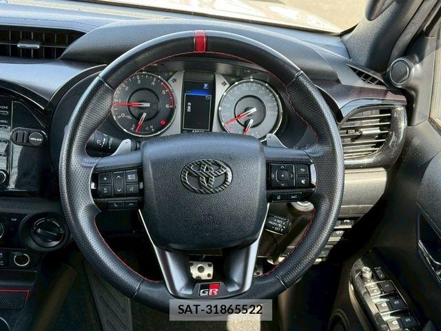 Toyota HILUX 2022-03 8412812-9