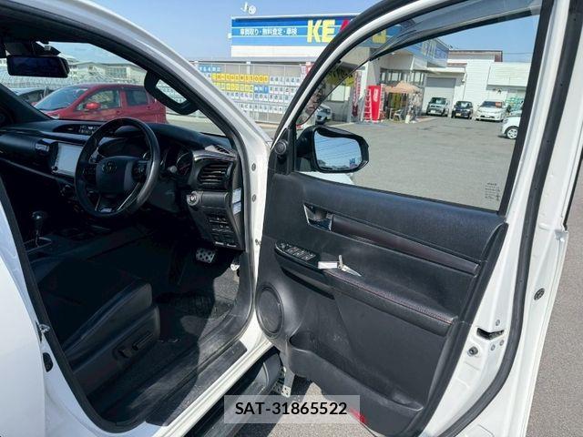 Toyota HILUX 2022-03 8412812-10