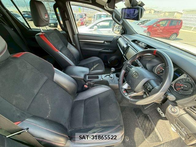Toyota HILUX 2022-03 8412812-11