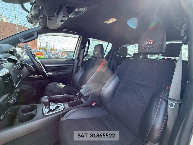 Toyota HILUX 2022-03 8412812-14