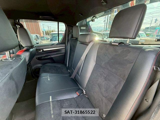 Toyota HILUX 2022-03 8412812-15