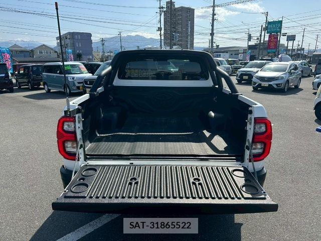 Toyota HILUX 2022-03 8412812-16