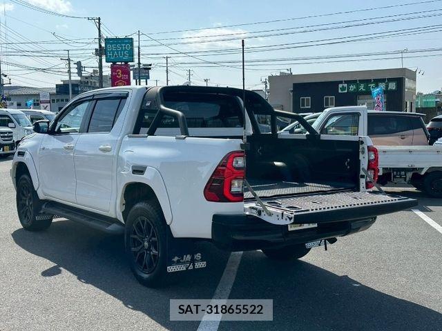 Toyota HILUX 2022-03 8412812-17