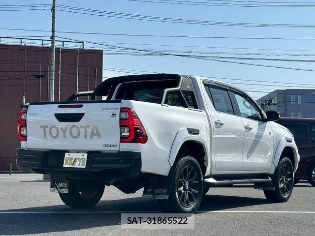 Toyota HILUX 2022-03 8412812-1