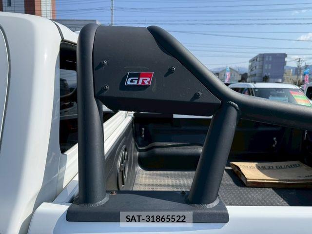 Toyota HILUX 2022-03 8412812-25