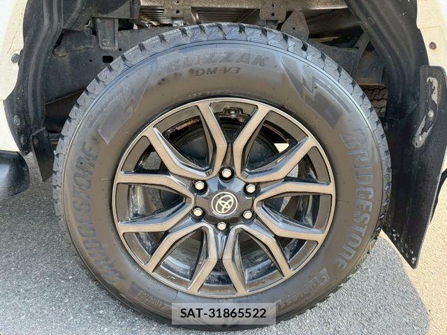 Toyota HILUX 2022-03 8412812-26