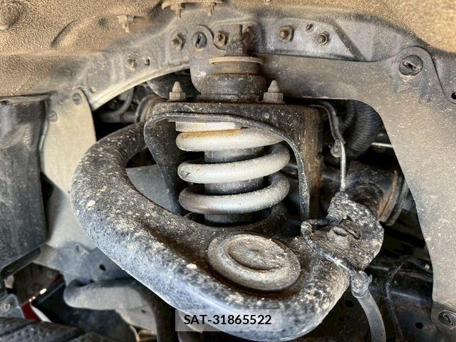 Toyota HILUX 2022-03 8412812-27