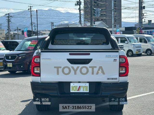 Toyota HILUX 2022-03 8412812-5