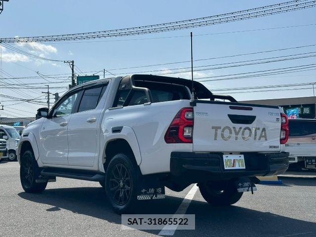 Toyota HILUX 2022-03 8412812-6