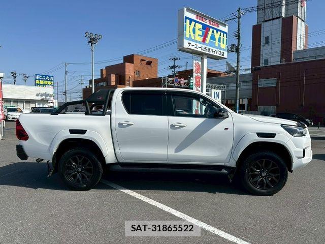 Toyota HILUX 2022-03 8412812-7