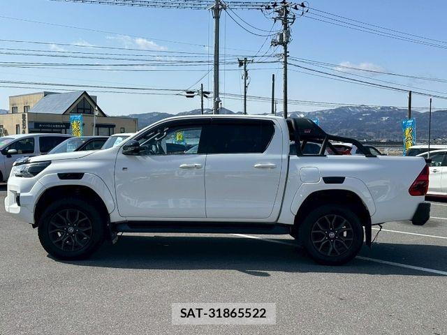 Toyota HILUX 2022-03 8412812-8