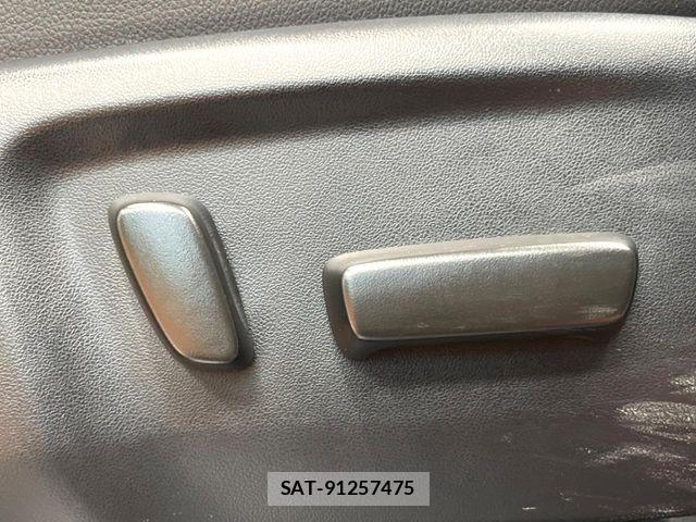 Toyota HILUX 2023-07 8438206-9