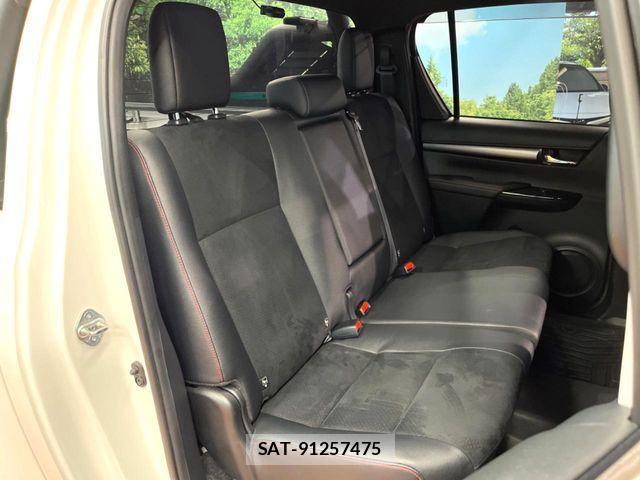 Toyota HILUX 2023-07 8438206-11