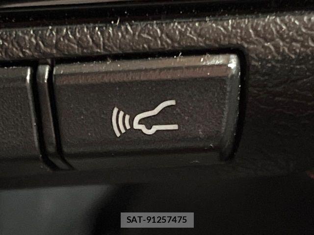 Toyota HILUX 2023-07 8438206-5