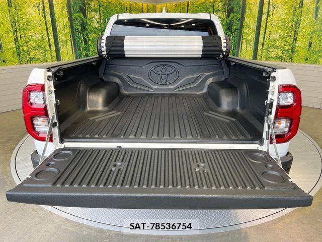 Toyota HILUX 2022-04 8438207-9