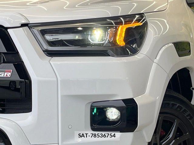 Toyota HILUX 2022-04 8438207-11