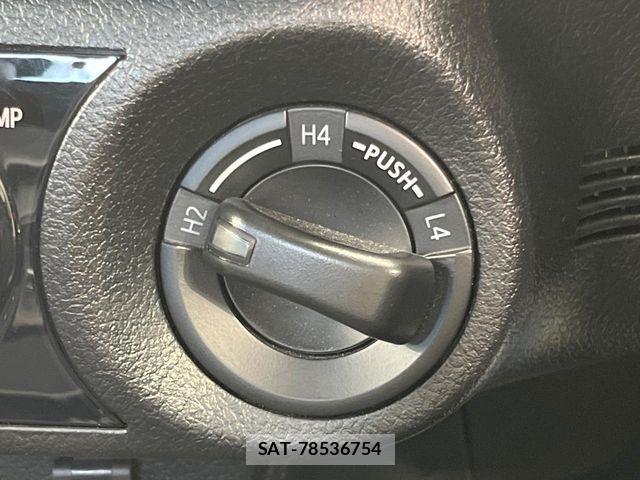 Toyota HILUX 2022-04 8438207-2