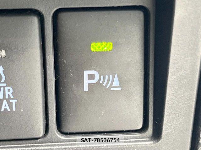 Toyota HILUX 2022-04 8438207-5