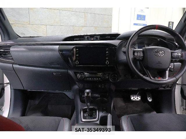 Toyota HILUX 2023-01 8438204-1