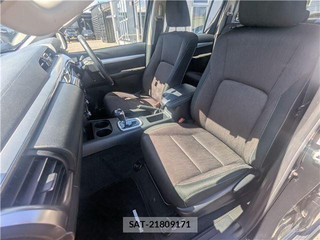 Toyota HILUX 2018-05 8457646-12