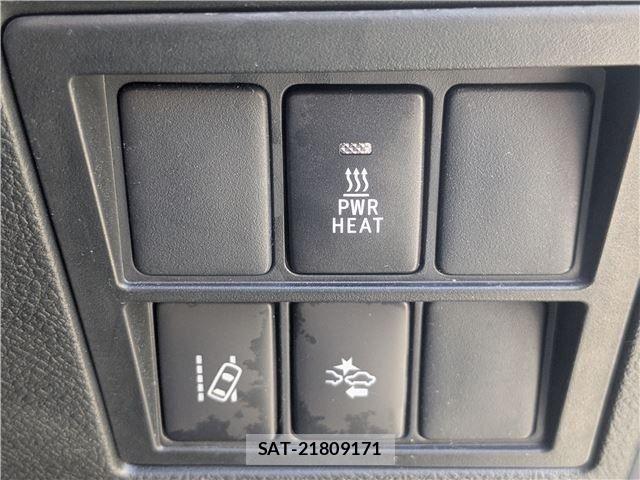 Toyota HILUX 2018-05 8457646-16