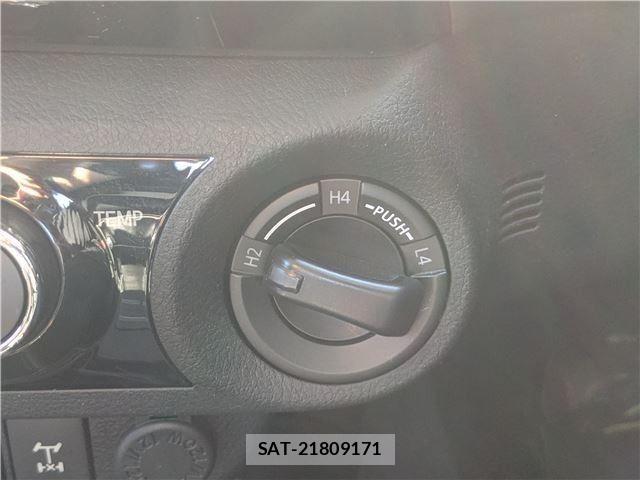 Toyota HILUX 2018-05 8457646-24