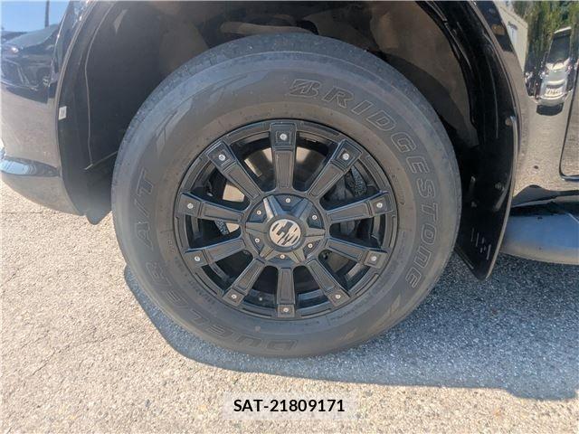 Toyota HILUX 2018-05 8457646-28