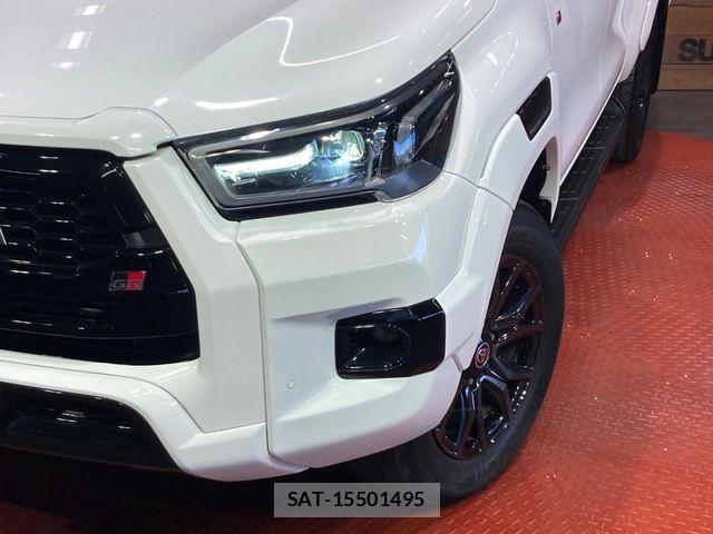 Toyota HILUX 2023-02 8457643-11