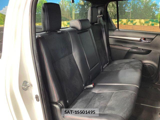 Toyota HILUX 2023-02 8457643-8