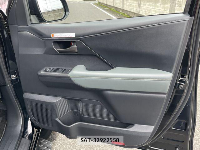 Toyota HILUX 2026-06 8457634-15