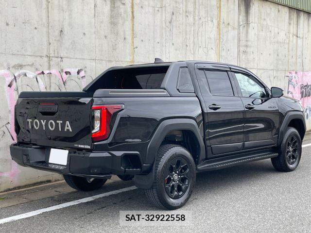 Toyota HILUX 2026-06 8457634-3