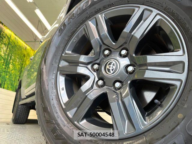 Toyota HILUX 2021-11 8457645-12
