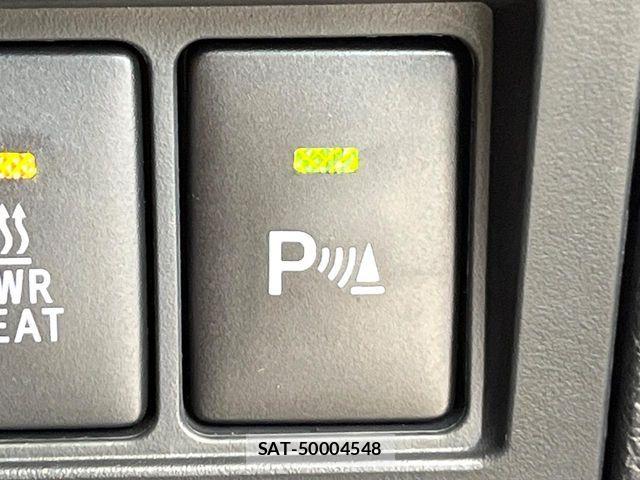 Toyota HILUX 2021-11 8457645-6