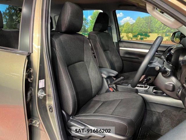Toyota HILUX 2022-09 8457644-7