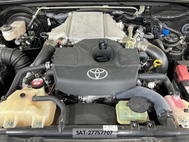 Toyota HILUX 2022-05 8457640-17