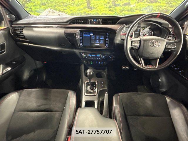 Toyota HILUX 2022-05 8457640-1