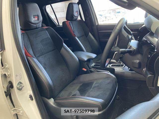 Toyota HILUX 2023-02 8485489-11