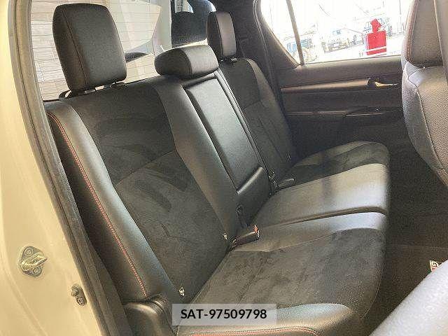 Toyota HILUX 2023-02 8485489-12