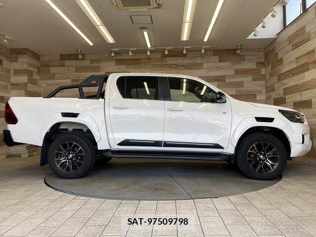Toyota HILUX 2023-02 8485489-16