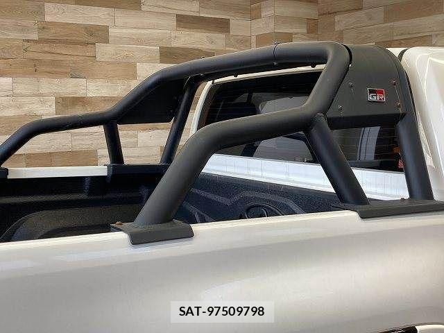 Toyota HILUX 2023-02 8485489-6
