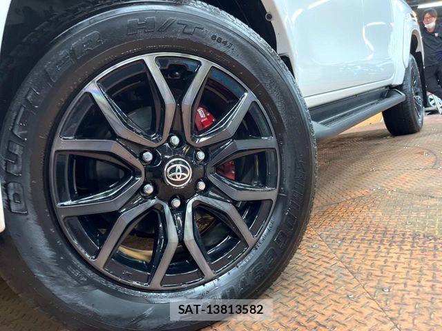 Toyota HILUX 2023-09 8525192-11