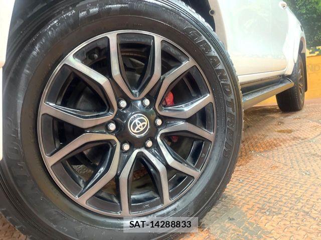 Toyota HILUX 2022-05 8525196-12