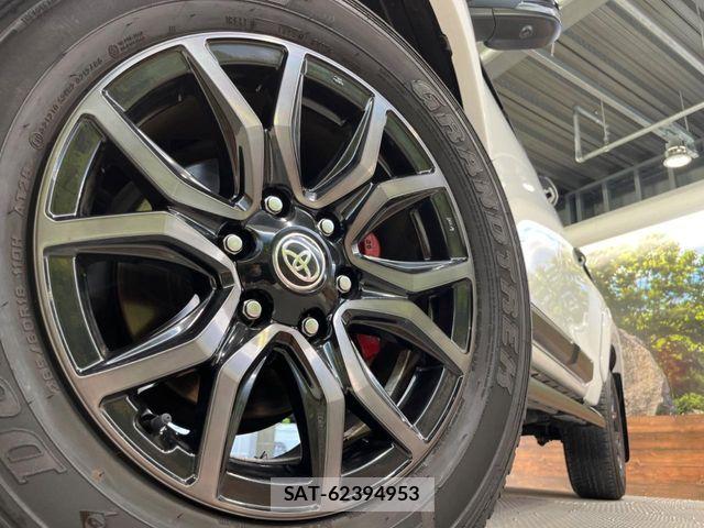 Toyota HILUX 2023-06 8525193-13