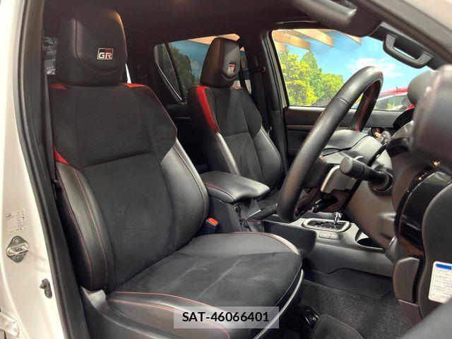 Toyota HILUX 2023-11 8525194-7