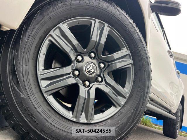 Toyota HILUX 2023-09 8562143-13