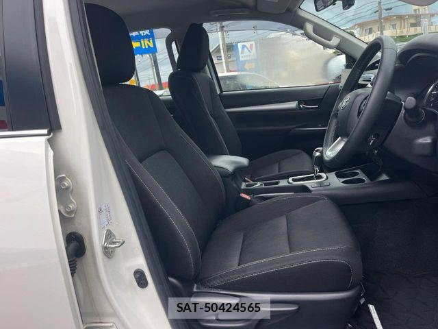 Toyota HILUX 2023-09 8562143-8