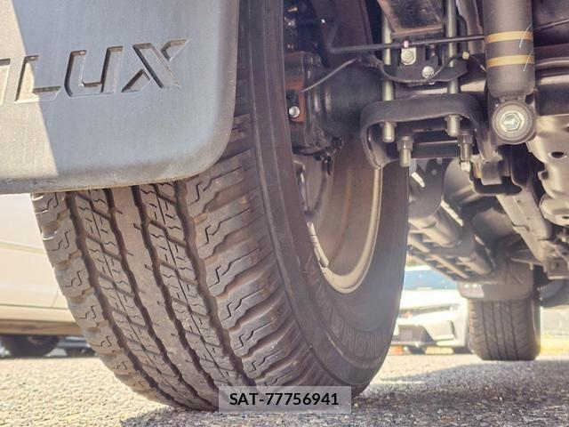 Toyota HILUX 2023-09 8562141-16